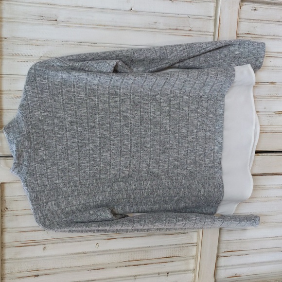 Simply Vera Vera Wang Gray sweater with faux blouse bottom. XS - Picture 2 of 7